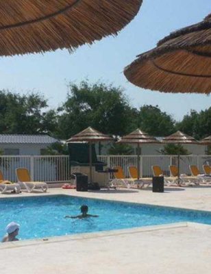La piscine chauffée dans le camping Soleil Levant à Meschers sur Gironde